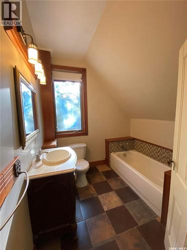 74 Third Avenue N, Yorkton, SK - Indoor Photo Showing Bathroom
