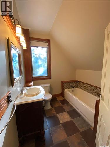 74 Third Avenue N, Yorkton, SK - Indoor Photo Showing Bathroom