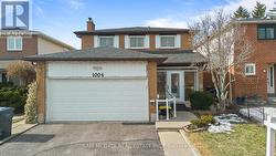 1004 QUEENSBRIDGE DRIVE  Mississauga, ON L5C 3R1