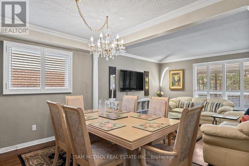 1004 Queensbridge Drive, Mississauga, ON - Indoor Photo Showing Dining Room