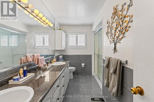 1004 Queensbridge Drive, Mississauga, ON - Indoor Photo Showing Bathroom