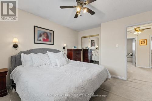 1004 Queensbridge Drive, Mississauga, ON - Indoor Photo Showing Bedroom