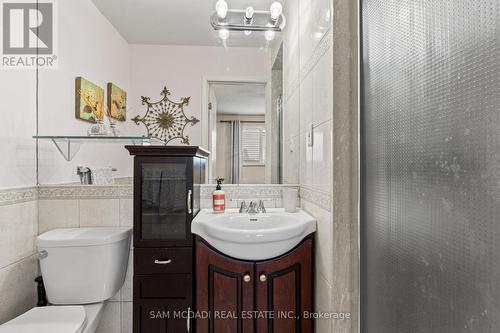 1004 Queensbridge Drive, Mississauga, ON - Indoor Photo Showing Bathroom