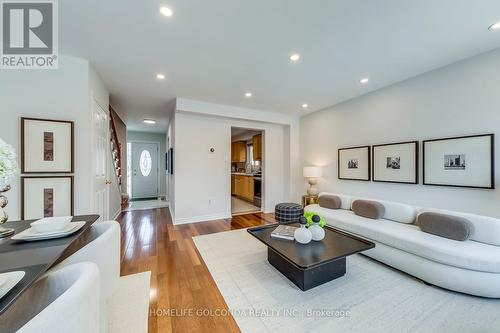 439 Bluesky Crescent, Mississauga, ON - Indoor Photo Showing Living Room