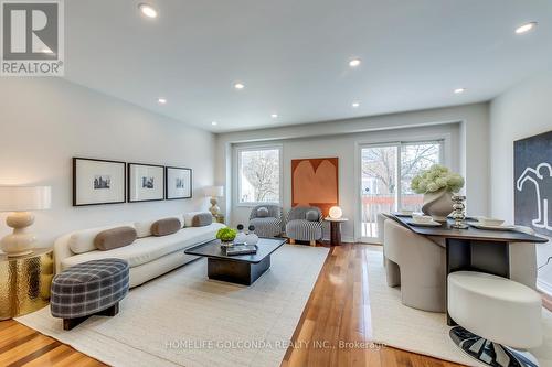 439 Bluesky Crescent, Mississauga, ON - Indoor Photo Showing Living Room