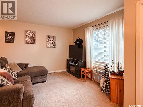102 5525 Blake Crescent, Regina, SK - Indoor Photo Showing Living Room