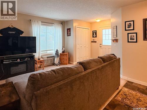 102 5525 Blake Crescent, Regina, SK - Indoor Photo Showing Living Room