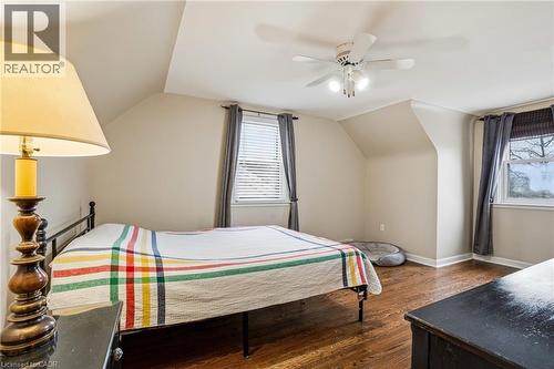 77 Arcade Crescent, Hamilton, ON - Indoor Photo Showing Bedroom