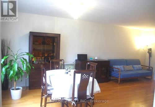 4889 James Austin Drive, Mississauga, ON - Indoor