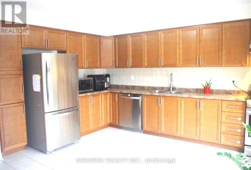 4889 James Austin Drive, Mississauga, ON - Indoor Photo Showing Kitchen With Double Sink