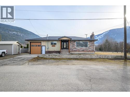 331 Sibbald Street  Revelstoke, BC V0E 2S0
