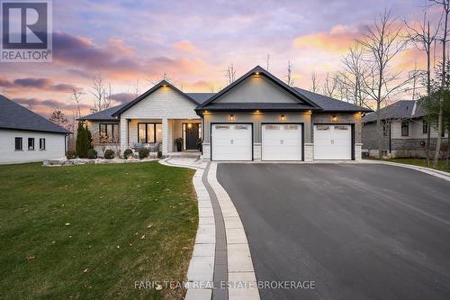 9 BYERS STREET  Springwater, ON L9X 2A3