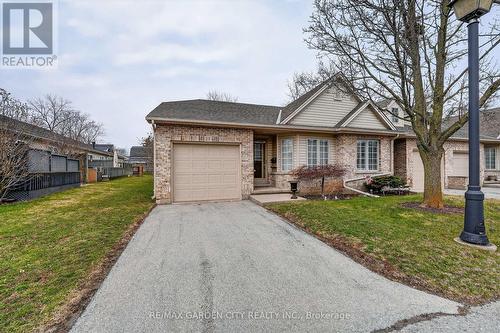 27 - 303 CENTRAL AVENUE  Grimsby (Grimsby East), ON L3M 5L7