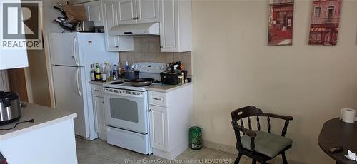 150 Park Unit# 908, Windsor, ON - Indoor Photo Showing Kitchen