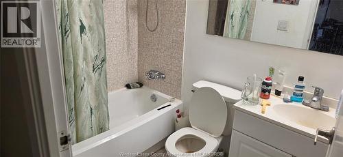 150 Park Unit# 908, Windsor, ON - Indoor Photo Showing Bathroom