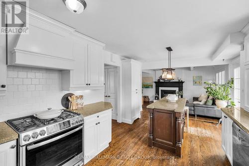 547 Denbury Avenue, Ottawa, ON - Indoor Photo Showing Kitchen With Upgraded Kitchen
