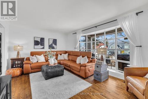 547 Denbury Avenue, Ottawa, ON - Indoor Photo Showing Living Room