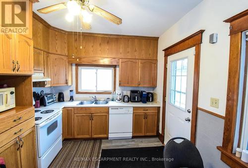 264 Hellems Avenue, Welland, ON - Indoor Photo Showing Kitchen With Double Sink