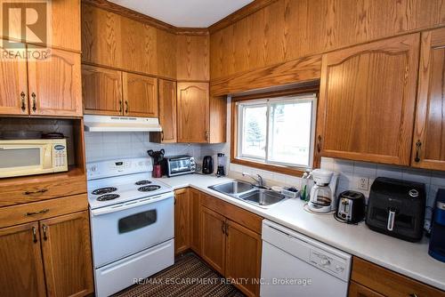 264 Hellems Avenue, Welland, ON - Indoor Photo Showing Kitchen With Double Sink