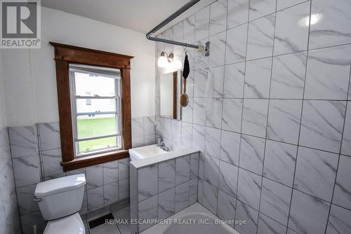 264 Hellems Avenue, Welland, ON - Indoor Photo Showing Bathroom