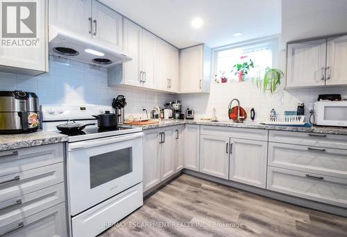 264 Hellems Avenue, Welland, ON - Indoor Photo Showing Kitchen
