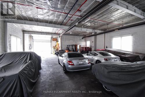 264 Hellems Avenue, Welland, ON - Indoor Photo Showing Garage
