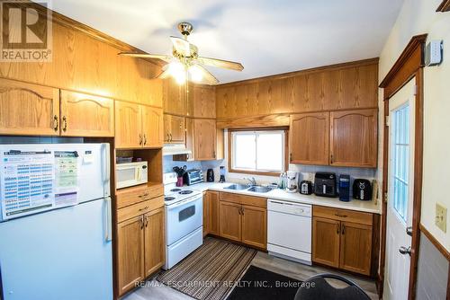 264 Hellems Avenue, Welland, ON - Indoor Photo Showing Kitchen With Double Sink