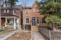725 MANNING AVENUE Toronto, ON M6G 2W5