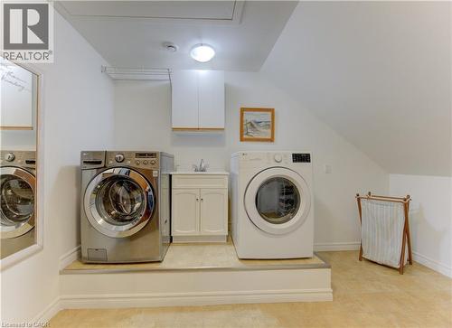 140 Aberdeen Road, Kitchener, ON - Indoor Photo Showing Laundry Room