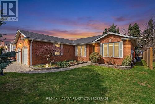 7865 BISHOP AVENUE  Niagara Falls (Mt. Carmel), ON L2H 3C6