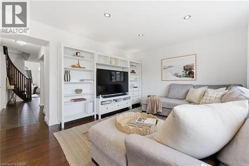 910 Vickerman Way, Milton, ON - Indoor Photo Showing Living Room