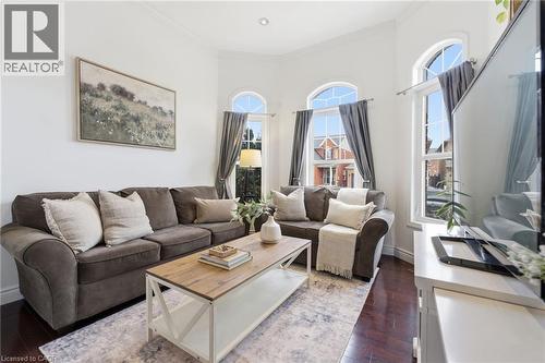 910 Vickerman Way, Milton, ON - Indoor Photo Showing Living Room