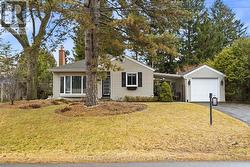 38 PARKER AVENUE  Hamilton, ON L9G 1A7