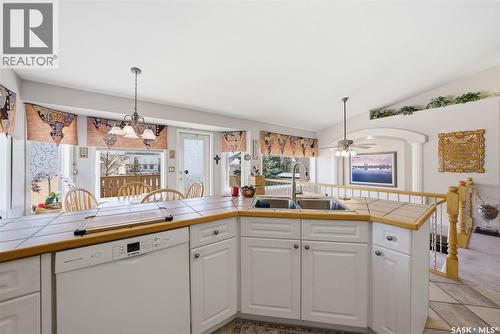 707 Bayview Close, Saskatoon, SK - Indoor Photo Showing Kitchen With Double Sink