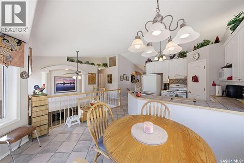707 Bayview Close, Saskatoon, SK - Indoor Photo Showing Dining Room