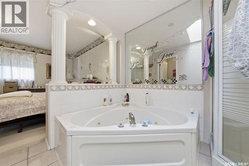 707 Bayview Close, Saskatoon, SK - Indoor Photo Showing Bathroom