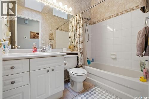 707 Bayview Close, Saskatoon, SK - Indoor Photo Showing Bathroom