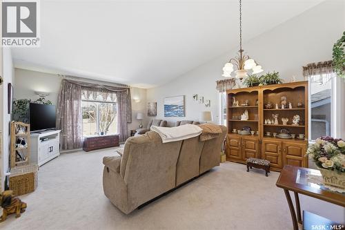 707 Bayview Close, Saskatoon, SK - Indoor Photo Showing Living Room