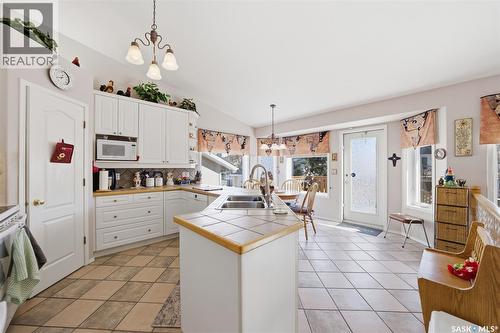 707 Bayview Close, Saskatoon, SK - Indoor Photo Showing Kitchen With Double Sink