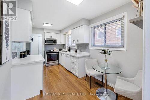 801 Eaglemount Crescent, Mississauga, ON - Indoor Photo Showing Kitchen