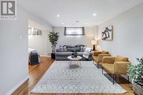 801 Eaglemount Crescent, Mississauga, ON - Indoor Photo Showing Living Room