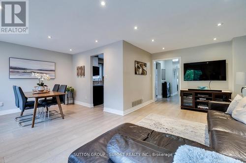1624 Lewes Way, Mississauga, ON - Indoor Photo Showing Living Room