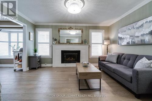 1624 Lewes Way, Mississauga, ON - Indoor Photo Showing Living Room With Fireplace