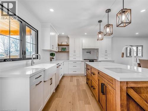 5502 Eaton Avenue, Burlington, ON - Indoor Photo Showing Kitchen With Upgraded Kitchen