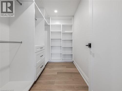 5502 Eaton Avenue, Burlington, ON - Indoor