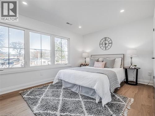 5502 Eaton Avenue, Burlington, ON - Indoor Photo Showing Bedroom