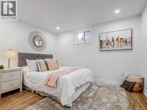 5502 Eaton Avenue, Burlington, ON - Indoor Photo Showing Bedroom