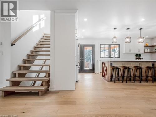 5502 Eaton Avenue, Burlington, ON - Indoor