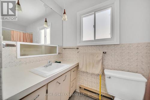141 Samuel Street, Kitchener, ON - Indoor Photo Showing Bathroom