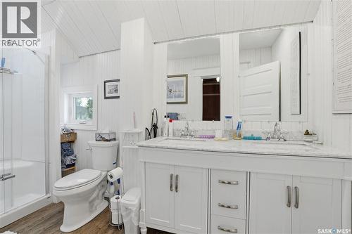 205 3Rd Avenue, Harris, SK - Indoor Photo Showing Bathroom